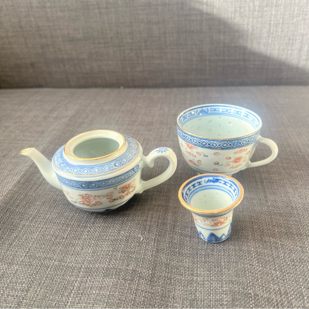 Chinese rice grain teapot, mini cup and tea cup porcelain with gold gilt…
